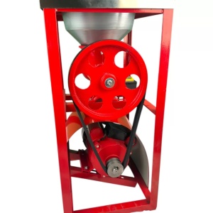 Masina Tocat Carne cu motor electric 1,3 kw ,Palnie pentru carnati ,platforma inox,buton start stop - Img 4