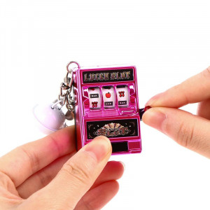 Breloc Lucky Slot Machine, Roz, interactiv, maneta functionala, 6 cm x 4 cm - Img 3