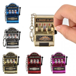 Breloc Lucky Slot Machine, Auriu, interactiv, maneta functionala, 6 cm x 4 cm - Img 3