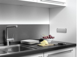 Priza Kapsa Bachmann 2xSchuko +1modul 927.052 + capac aluminiu 927.103