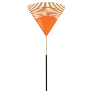 Grebla de frunze din plastic, robust, latime 79 cm, cu coada de lemn cu invelis confort, l 122 cm Truper