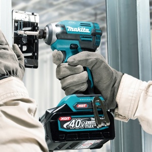 Masina de insurubat cu impact si acumulatori Li-Ion XGT 40 V 2x2.0Ah, 210 Nm, hex. 1/4", Makita TD003GA201 - Img 2