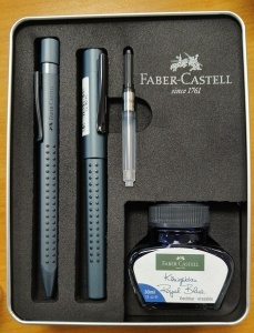 SET CADOU STILOU, PIX SI ACCESORII FABER-CASTELL GRIP 2011 V