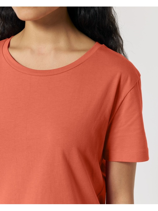 ST/™ Stella Serena – The iconic mid-light women&#039;s scoop neck t-shirt