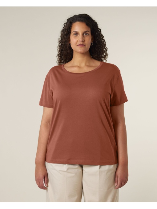 ST/™ Stella Serena – The iconic mid-light women&#039;s scoop neck t-shirt