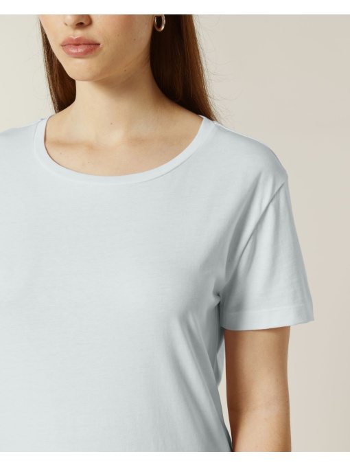 ST/™ Stella Serena – The iconic mid-light women&#039;s scoop neck t-shirt