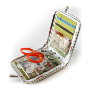 MC Trusă cusut cu husă din imitaţ
