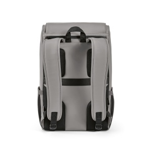 AO Rucsac Warsaw 20L din rPET. Închidere tip roll-top și cataramă.