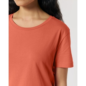 ST/™ Stella Serena – The iconic mid-light women's scoop neck t-shirt