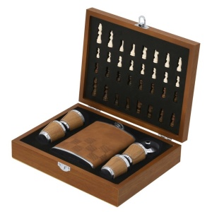 AX™ Set cadou, flacon pentru băuturi 175 ml, căni 30 ml, joc de șah