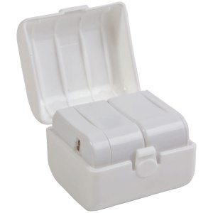 ON Universal adapter with plastic case. Input and output: 100-125 V 6 A or 220-250 V 6 A - Img 2