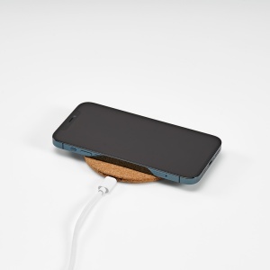 AO Descartes Wireless Charger Cork 15W. USB-C Port