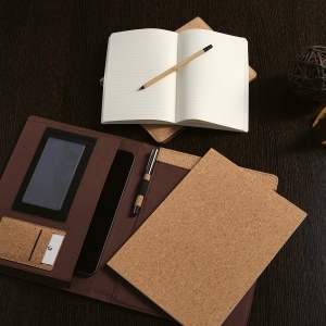 AO Kafka A5 Folder Cork. 64 FSC® sheet notepad and elastic closure