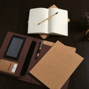 AO Kafka A5 Folder Cork. 64 FSC sheet notepad and elastic closure