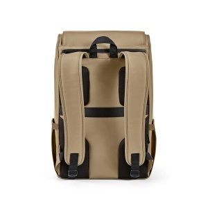 AO Rucsac Warsaw 20L din rPET. Închidere tip roll-top și cataramă.