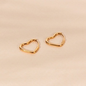 GC Zoppini heart hug earring set. with box