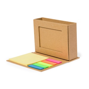 MAK Marquez - Multifunction Pencil Holder Recycled Cardboard Photos Size: 5 x 8 cm. 25 Sticky Notes 7,5 x 7,5 cm. 125 Mini Sticky Notes 1,2 x 4,5 cm