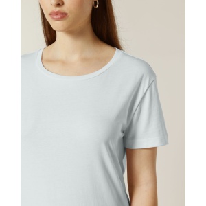 ST/™ Stella Serena – The iconic mid-light women's scoop neck t-shirt