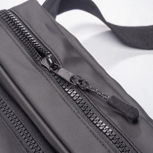 Water resistant polyester  waistbag. Front pocket with zipper and adjustable belt - Img 3