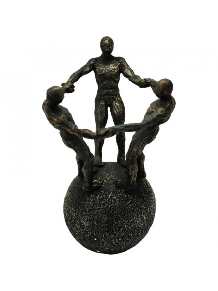 Statueta Moderna Echipa De Forta 3 Personaje Pe Glob