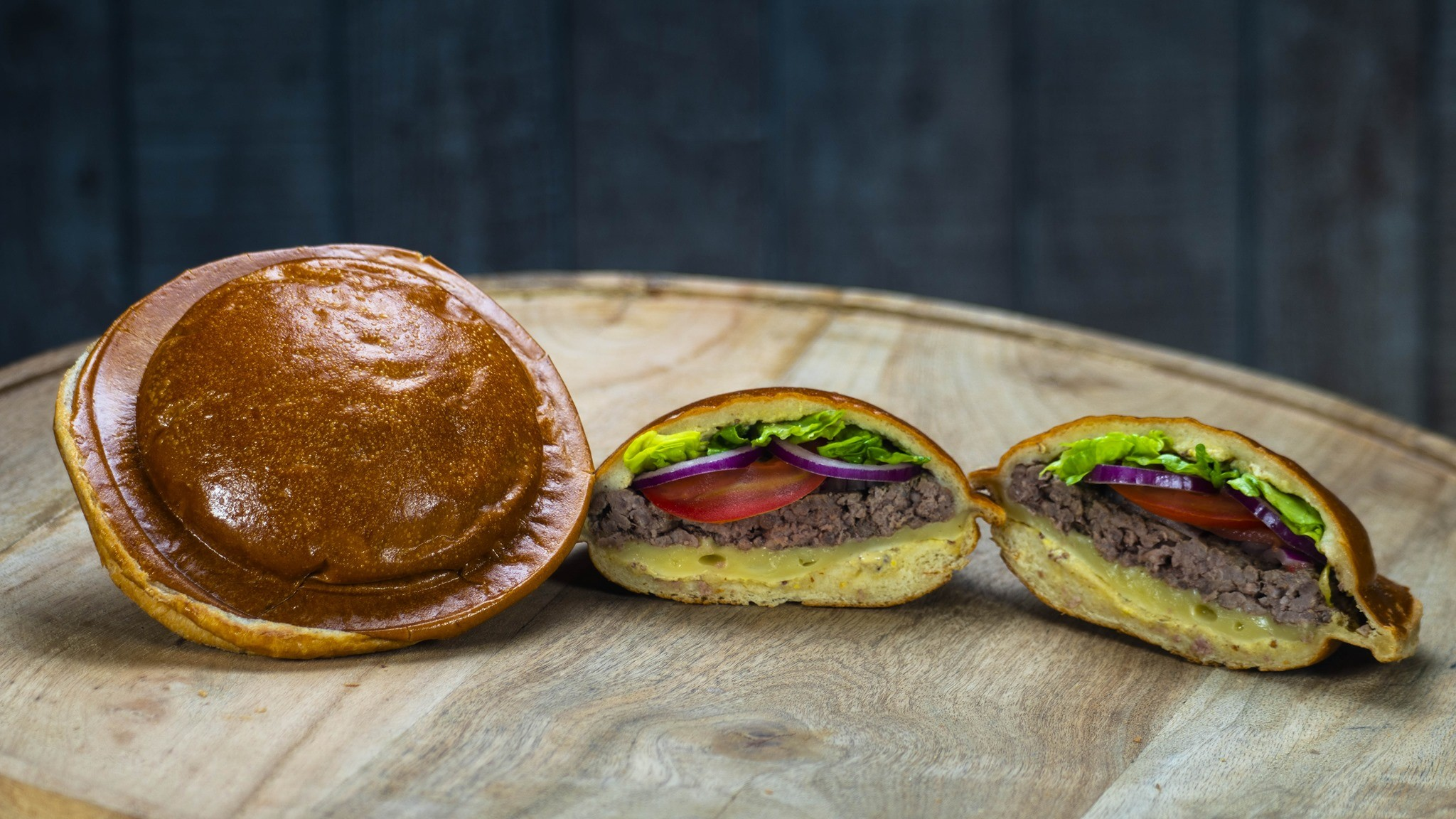 Burgerul Sigilat: Cum Conceptul Inovativ al Burgerului OZN Cucerește România