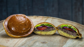 Burgerul Sigilat: Cum Conceptul Inovativ al Burgerului OZN Cucerește România