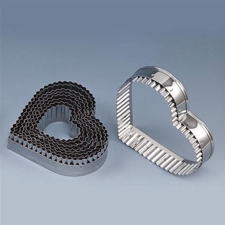 Сърце с вдлъбнатини - ножове от неръждаема стомана Ø 6 - 14 x H 2 cm, кутия 9 бр.