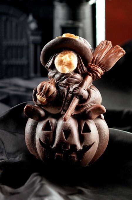 Mulaj Silicon Halloween Vrajitoarea pe Dovleac, Ø 6.3 x H 9.3 cm