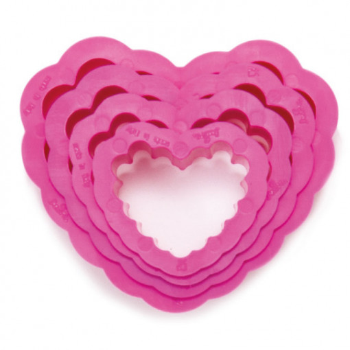 Plastic Heart Scalloped Cutters R 4 - 8 x H 2.2 cm, 4 pcs
