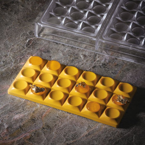 Csokoládétáblák 15,4 x 7,7 x H 0,9 cm - Lego polikarbonát forma, 3 üreggel - Img 3