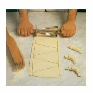 Cutit Inox Croissant, 3 Randuri Taiere, Dimensiuni Triunghiuri Baza 18 x H 20 cm - Img 2
