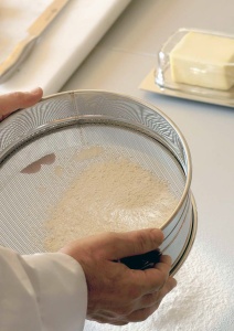 Stainless steel flour sieve with fine mesh 0.50mm, Ø 30 x H 10 cm - Img 3