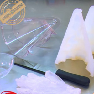 Szilikon forma 3D karácsonyfa forma karácsonyi virágokkal díszítve, Ø 16 x H 23 cm - Img 3
