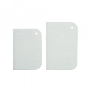 Fehér műanyag karcok, 12x8,3 és 13,5x9,2 cm egyenes mintázat, 2 db-os készlet