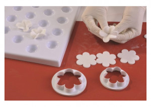 Flower 6 Petals - Plastic Cutters Ø 6.5 and 7.5 cm, Set of 2 pcs - Img 3