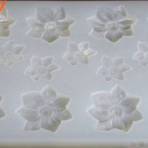 Mulaj Silicon Floare de Craciun Ø 3 si 6 cm, 15 Subiecte - Img 2