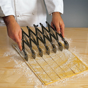 Extendable Stainless Steel Knife with Circular Blades, 7 Smooth and 7 Scalloped - Img 2