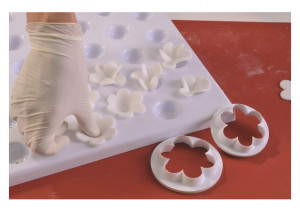 Flower 6 Petals - Plastic Cutters Ø 6.5 and 7.5 cm, Set of 2 pcs - Img 4
