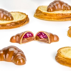 Polycarbonate mould 16 Praline Croissant, 4.5 x 3.15 x H 1.55 cm, 10.5 gr - Img 2