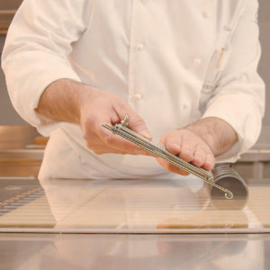 2.5 cm Wide Plastic Grater for Cutting Strips - Img 2