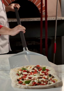 Lopata Pizza GF Profesional Patrat Perforat, Aluminiu Anodizat 36×36 cm, Maner 60 cm - Img 2