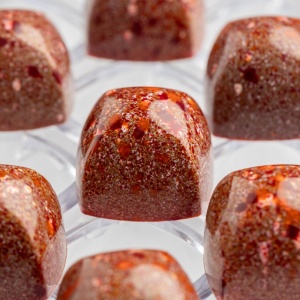 Polycarbonate mould 28 Chocolate Pralines, 2,7 x 2,7 x H 1,95 cm, 10.5 gr - Img 2