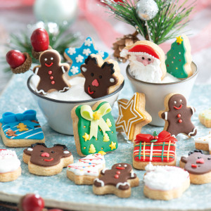 Plastic Christmas Cutters R 3 - 4 x H 2.2 cm, 6 pcs - Img 2