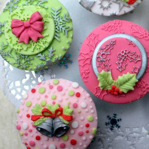 Silicone mould Ilex leaves Christmas Katy Sue Ø 2.6 - 5.4 cm, 3 decorations - Img 3