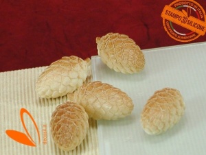 Силиконови форми 3D Brad Cones, 4,3 x 2,3 cm, 5 броя - Img 1