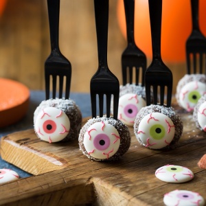 Decor Zahar - Ochi Inspaimantati Halloween Ø 2 cm, 3 modele, 12 buc - Img 2