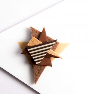 Domino Chocolate Decorations White - Black Domino Double, 590 gr, 314 pieces - Img 2