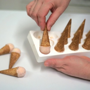 Kono Frozen / Mignon szilikon forma, 3 szilikon forma x 26 üreg Ø 3 x H 2,2 cm, 10,5 ml - Img 6