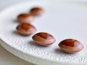 Tejcsokoládé karamell 35%, Belcolade Selection, 5 kg - Img 3