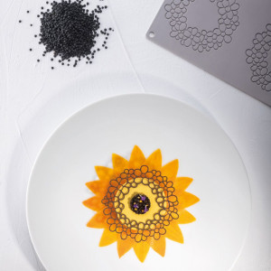 Forma Silicon Gourmand Forma Rotunda Floare Jasmine Ø 11.5 x H 0.15 cm, 3 cavitati - Img 3